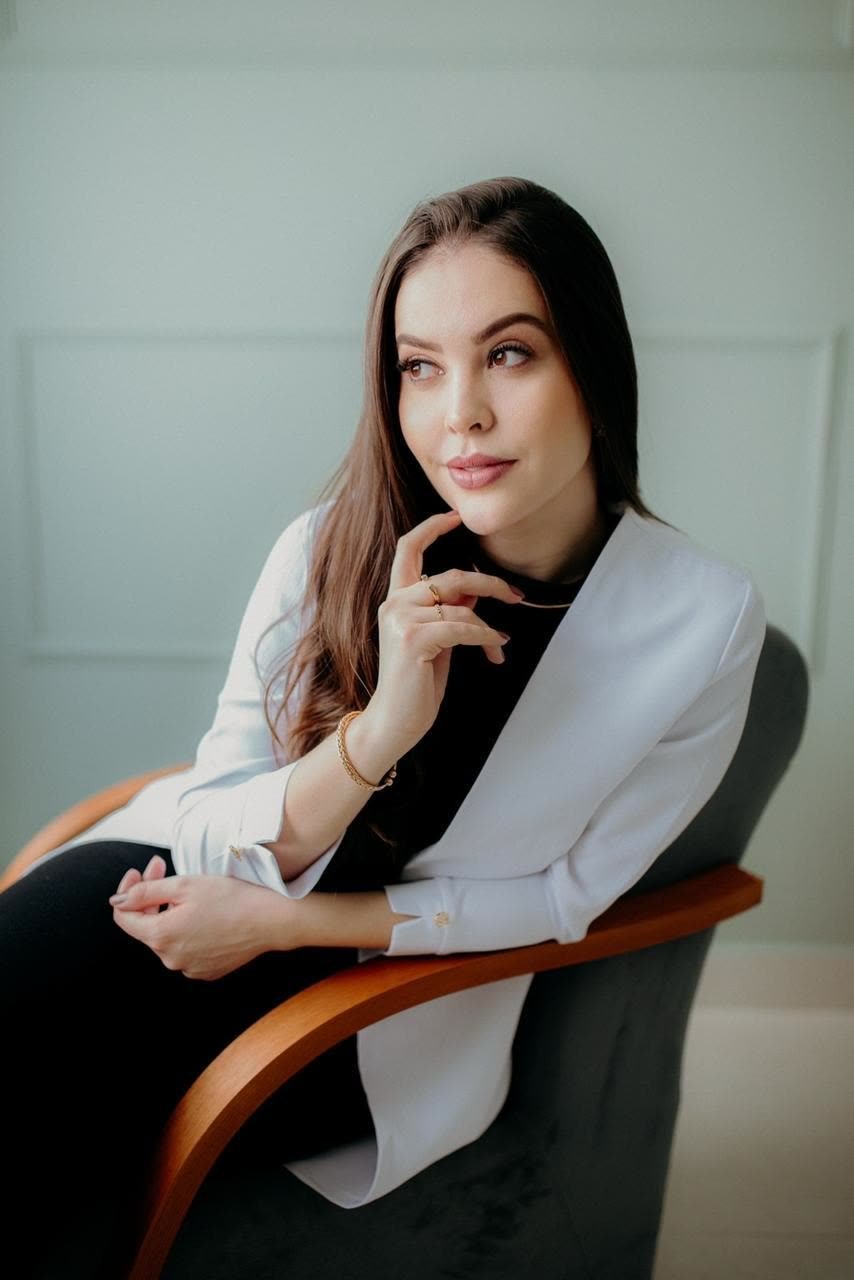 Dra. Estefania Rocha, especialista em injetáveis, estética regenerativa e micropigmentação